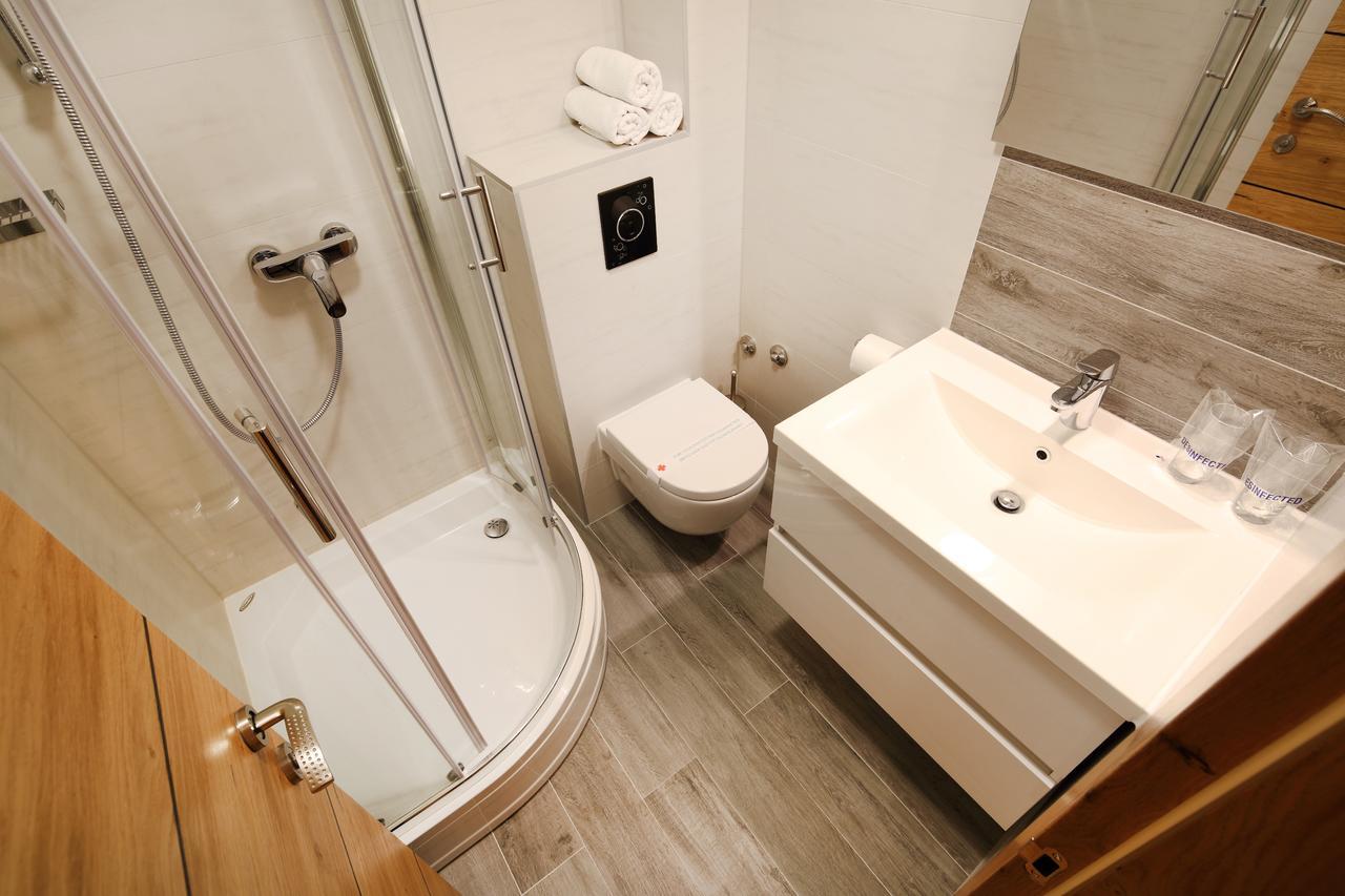 Pansion Winter Hotel ยาโฮรินา ภายนอก รูปภาพ