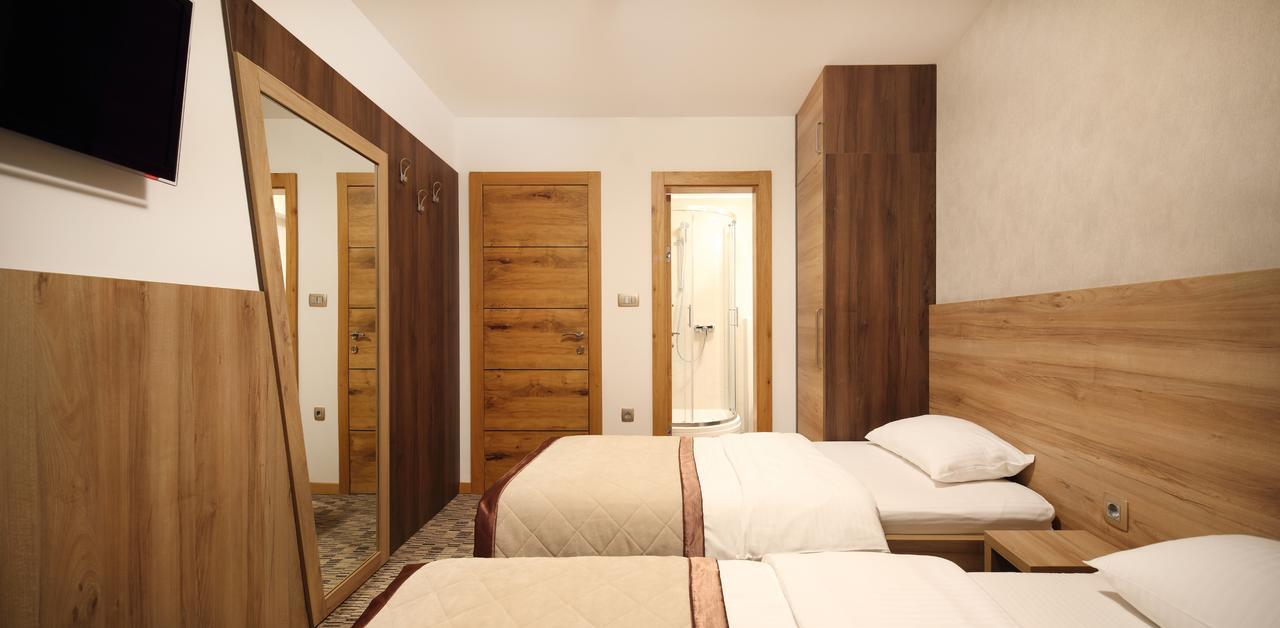 Pansion Winter Hotel ยาโฮรินา ภายนอก รูปภาพ