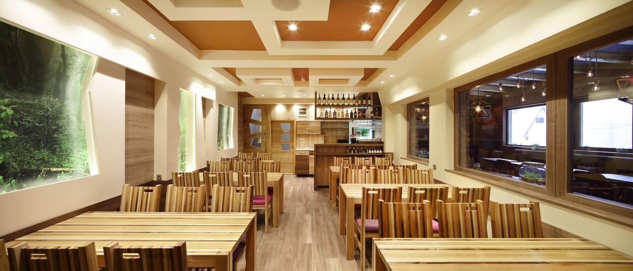 Pansion Winter Hotel ยาโฮรินา ภายนอก รูปภาพ